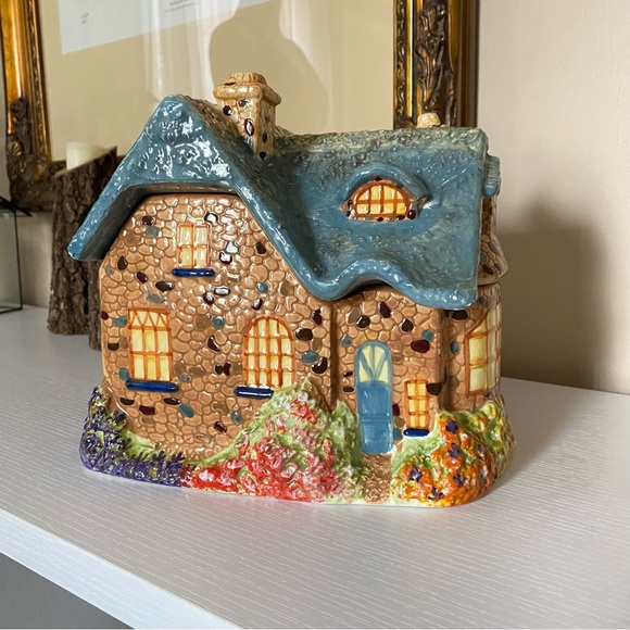 Collectable Thomas Kinkade Cookie Jar Garden Cottage Village House
